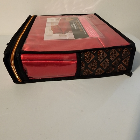 Juicy Couture Red Velvet Rose Collection 4 Piece Queen Size Sheet Set - Picture 7 of 8